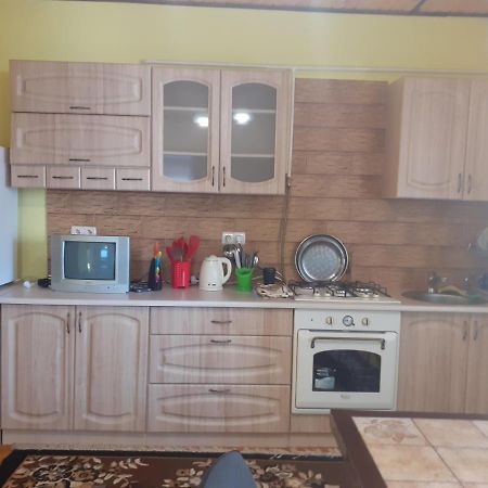 Guest House Viktoria Yaremche Exterior photo