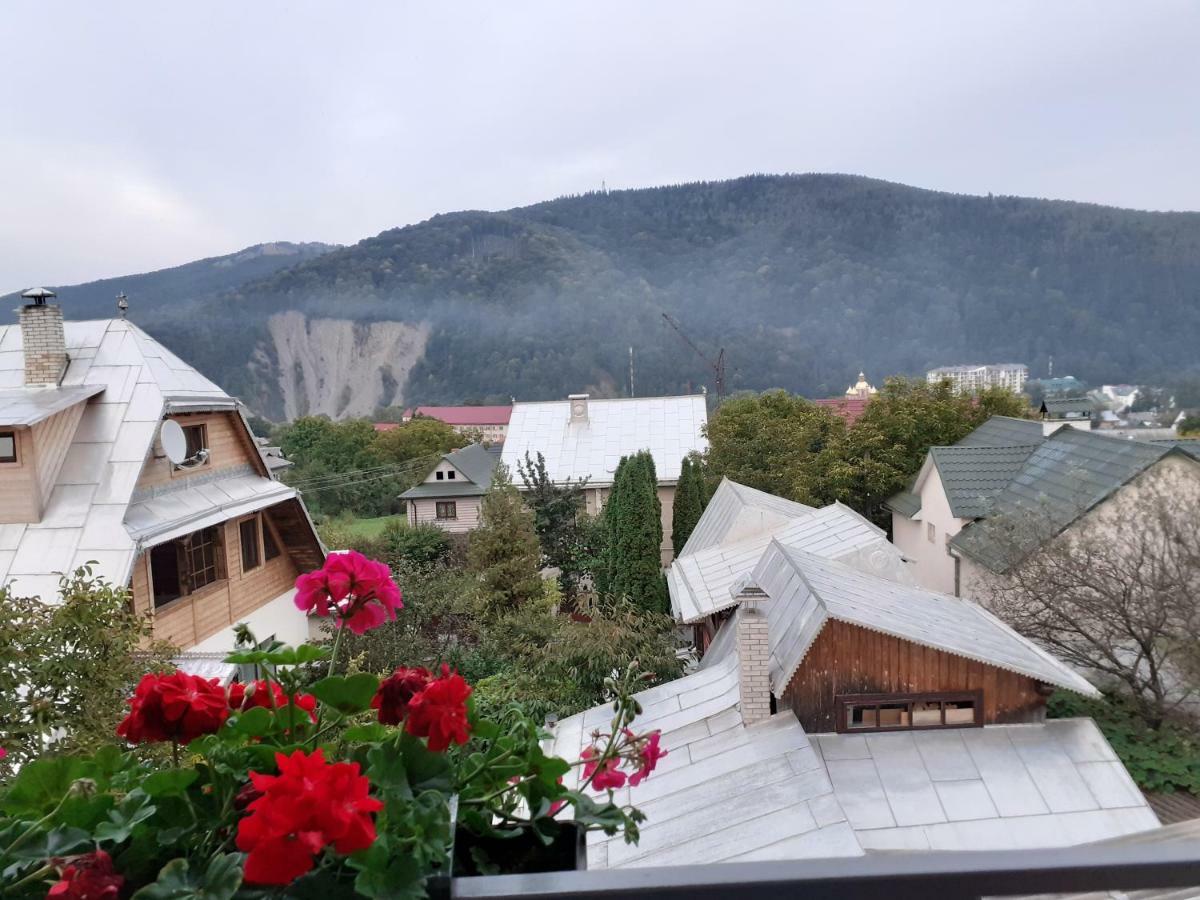 Guest House Viktoria Yaremche Exterior photo